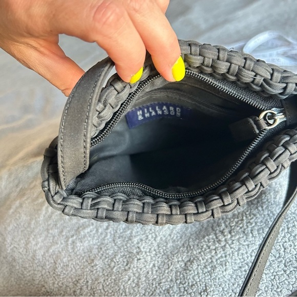 Hillary and Hanson 90s Vintage Elegant Crossbody Black Woven Shoulder Bag - Picture 5 of 9